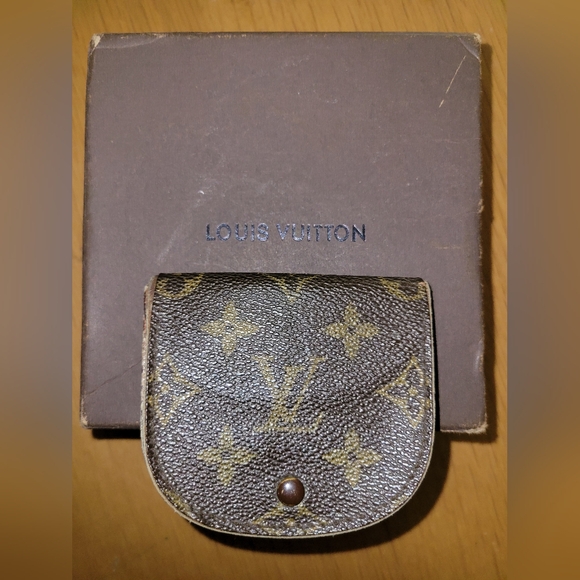 Louis Vuitton Vintage Monogram Round Coin Pouch - Picture 2 of 11